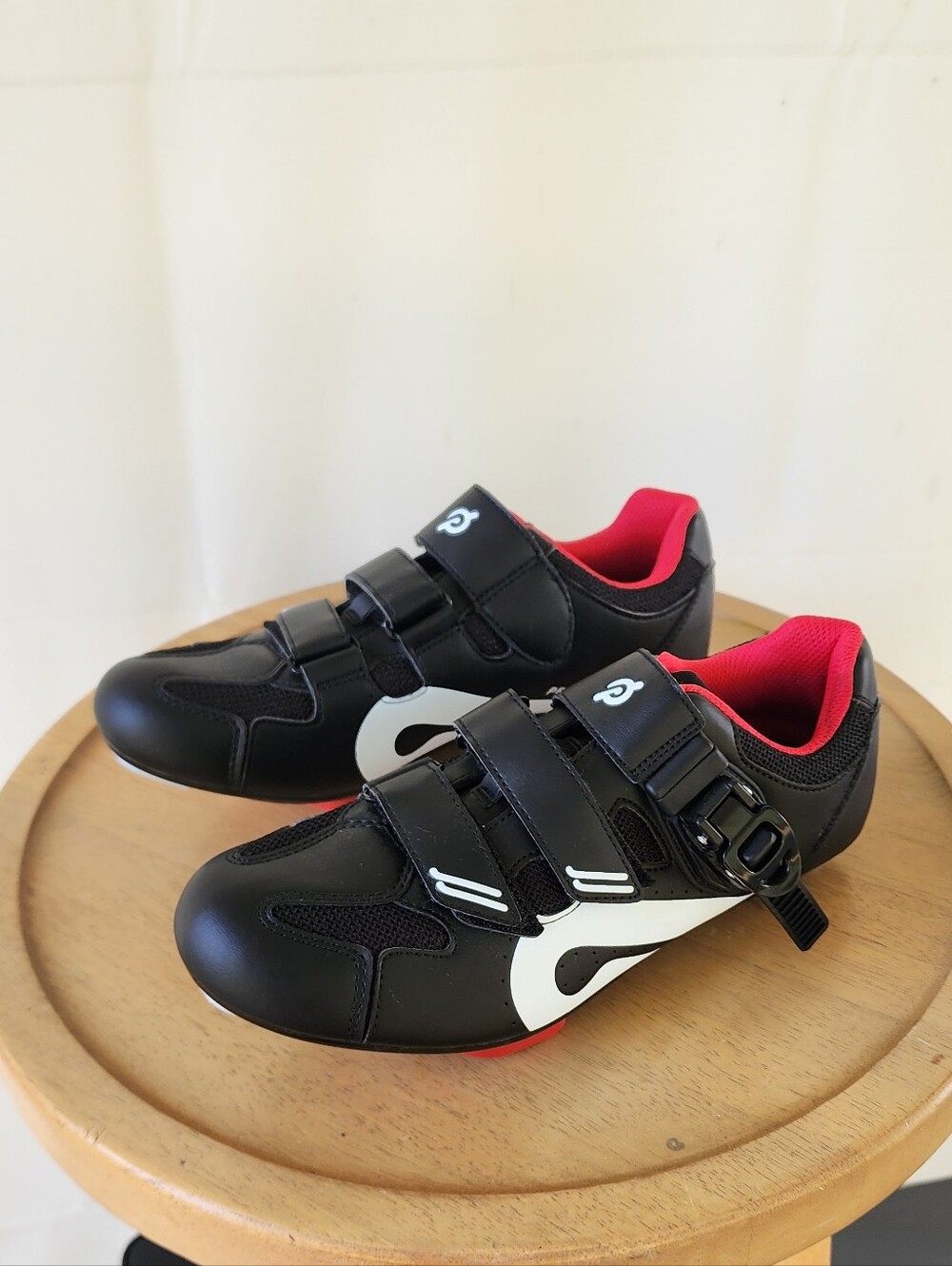 Peloton Black and Red Cycling Shoes Womens 39
